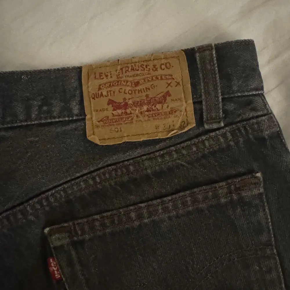 Jätte snygga Levis shorts. Säljer pga kommer inte till användning. Levis stl W30 men skulle säga att det är en 36 i ”vanlig storlek”. Shorts.