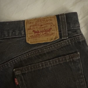 Levis shorts  - Jätte snygga Levis shorts. Säljer pga kommer inte till användning. Levis stl W30 men skulle säga att det är en 36 i ”vanlig storlek”
