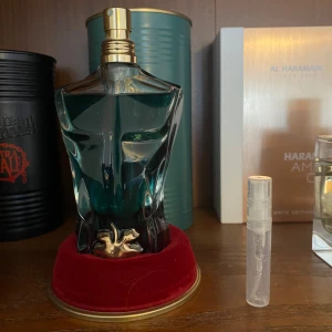 JPG Le Beau - Säljer sample från JPG Le Beau, fräsch sommar doft som luktar kokosnöt och vanilj. Sample är 3ml