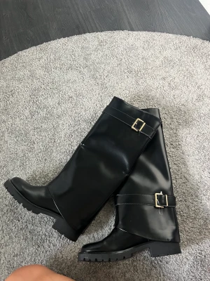 Foldover boots - Virala boots från hm i perfekt skick. Har aldrig använt dom.