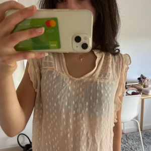 Neo noir blus - Jättefin neo noir blus som passar super till fester, middagar eller bruncher! Ganska genomskinlig men funkar bra över en BH ändå.