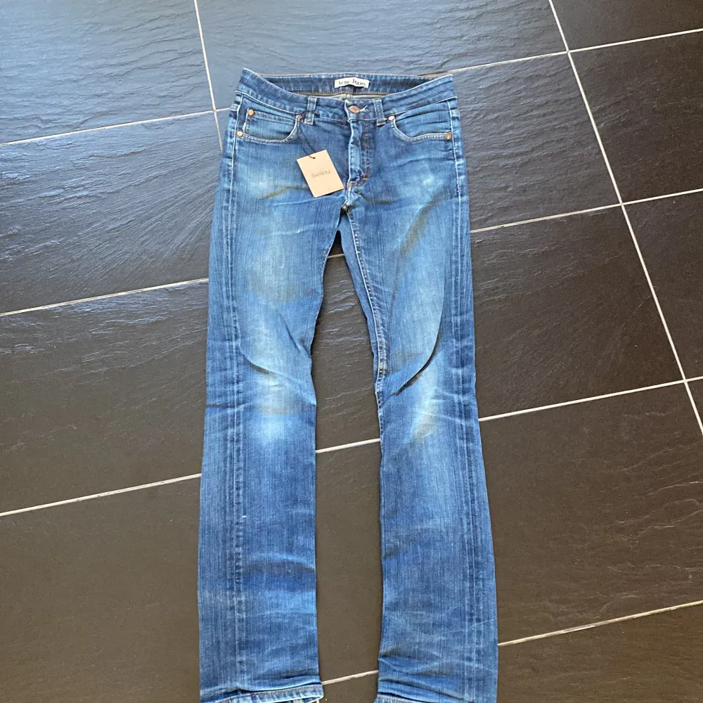 Slim fit acne jeans i bra skick. Jeans & Byxor.