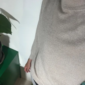 Polotröja från Christian Berg i hög kvalité - Snygg polotröja gjord med ull. Storlek L men lutar en hel del åt M. Skickar bilder med mått om det önskas. Skick 10. Om du har några frågor- kom och skriv 🤝