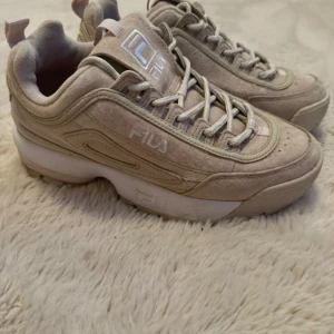 Fila distruptor s Low woman - Använda enstaka gång, väldigt fint skick