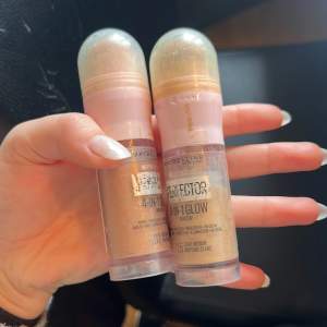 Säljer två Maybelline Instant Age Perfector 4-in-1 Glow makeup. Nyansen 02 Medium och 15 Light. Perfekt för en strålande och jämn hudton. Lätt att applicera med den inbyggda applikatorn. Perfekt för vardagsbruk eller en kväll ute! Finns fortfarande produkt kvar. 