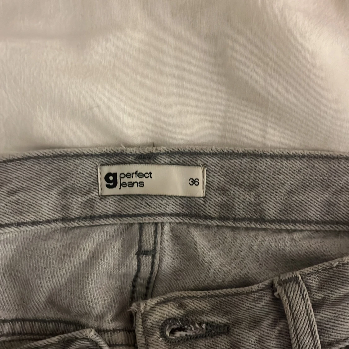 Grå jeans från Perfect Jeans - 91