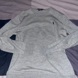 Ralph Lauren stickad tröja - Säljer denna riktigt feta stickade tröja av Ralph Lauren, skick 9/10 och säljer då den ej används längre, Mitt pris endast 299 | Nypris ca 2000 Tveka inte om att kontakta vid minsta fråga! Pris kan diskuteras👏🤝🔥