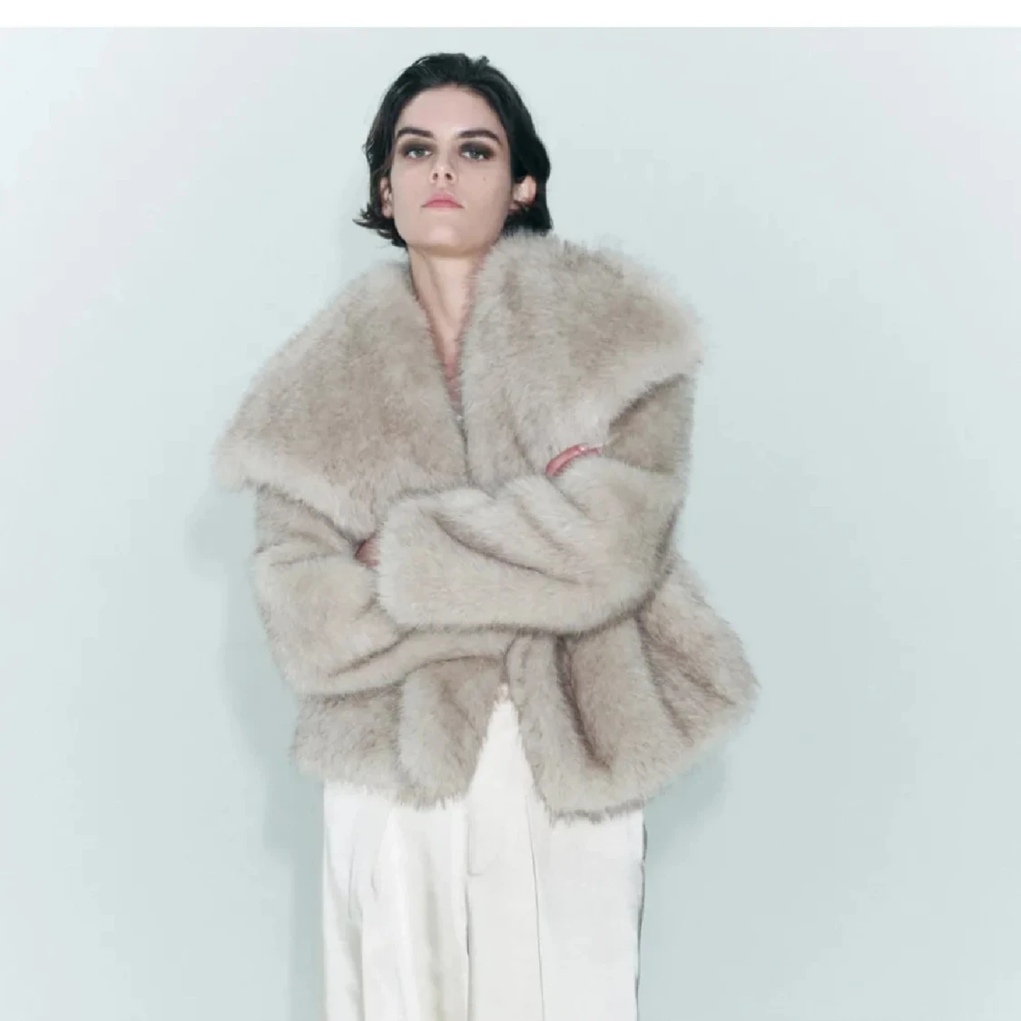 Beige pälsjacka från Zara - 90