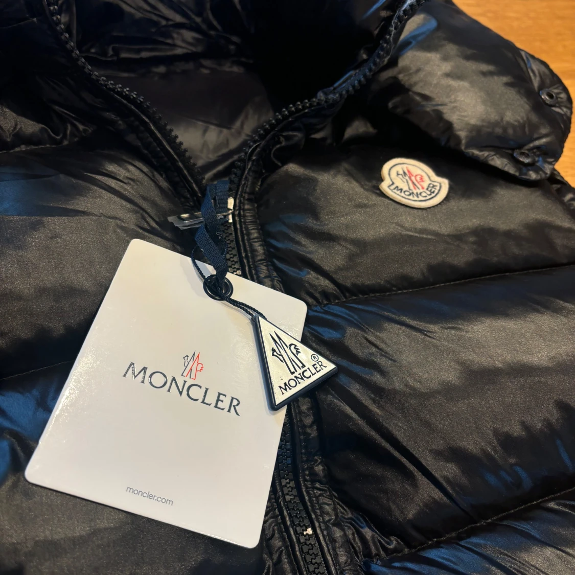 Svart dunväst från Moncler modern klassisk och snygg stl M  - 91