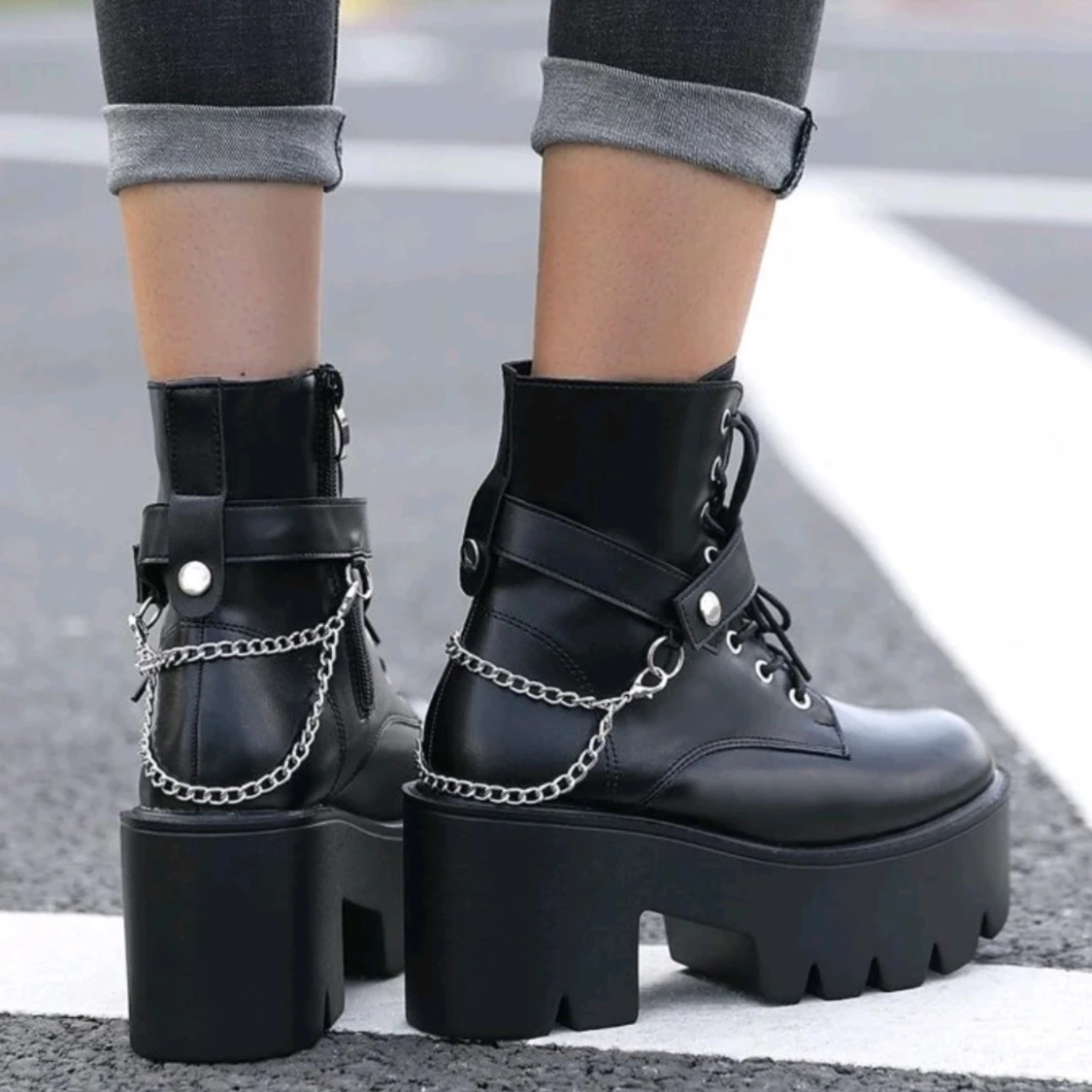 Svarta chunky boots med kedjedetalj - 90