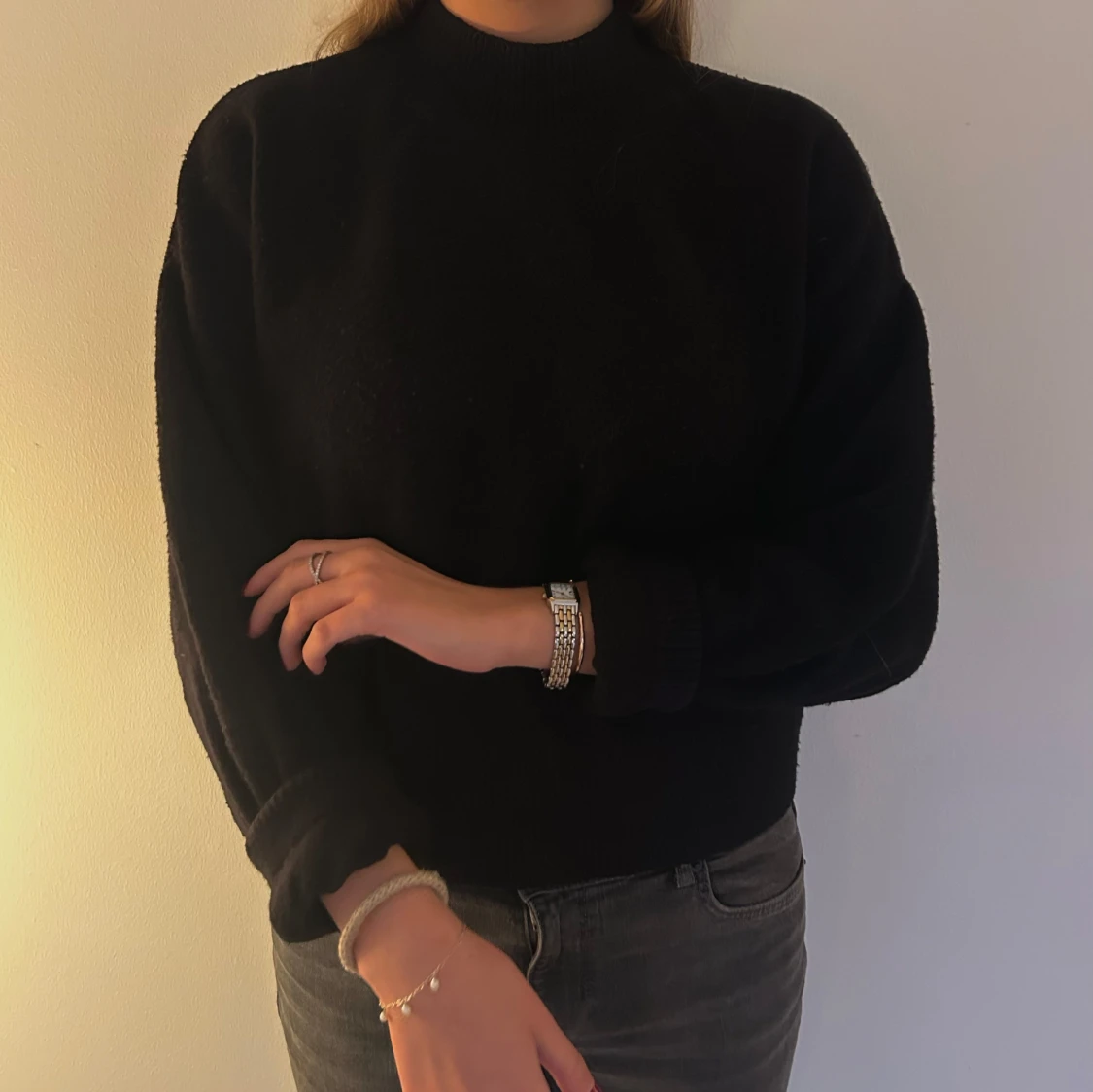 Svart tröja med hög krage