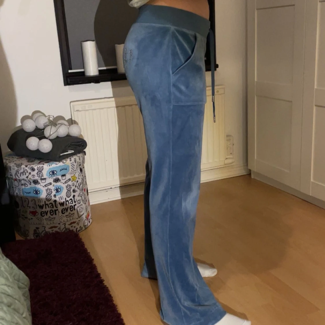 Blå Juicy Couture byxor med tryck och fickor - 91