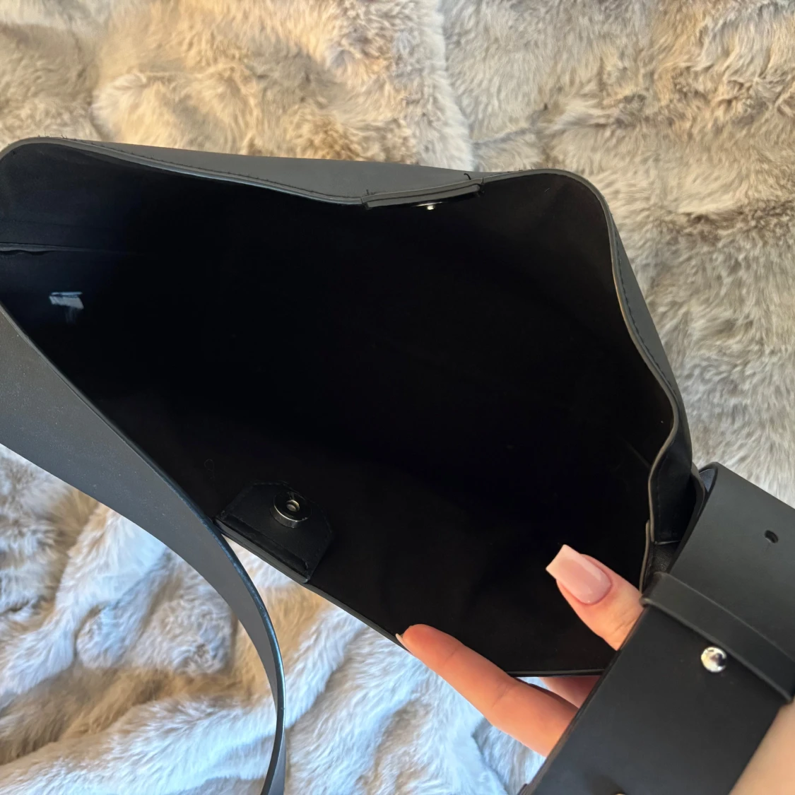 Svart axelväska  - 91