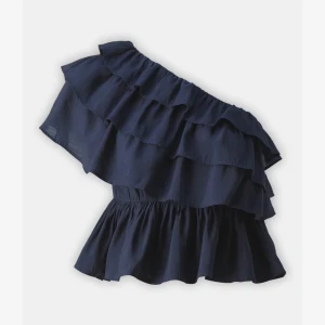 Mörkblå oneshoulder topp med volanger - Jätte fin volangtopp, knappt använd så i mycket bra skick 💕nypris: 399kr