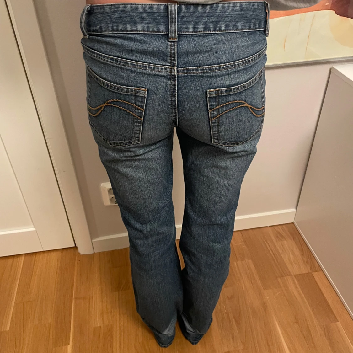 Blå jeans med bootcut - 1