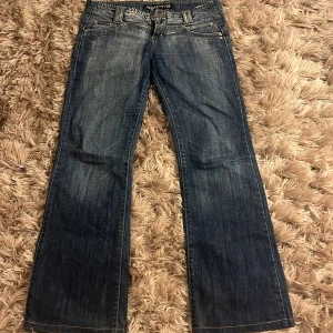 Lågmidjade bootcut jeans - Snygga blå bootcut jeans. Väldigt lågmidjade!! Helt nyskick. 