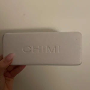 Svarta solglasögon från Chimi - Svarta Chimi 05 solglasögon som kommer med den originella boxen! De är i bra skick och knappt använda. Rengjorda och klara för försäljning! 