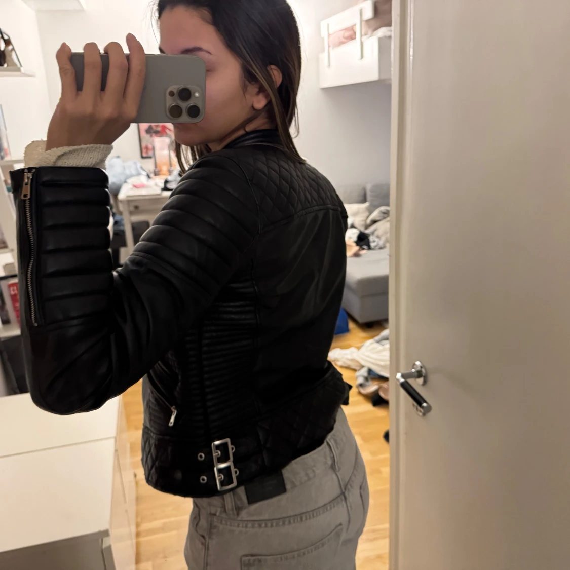 Svart skinnjacka med dragkedjor - 1