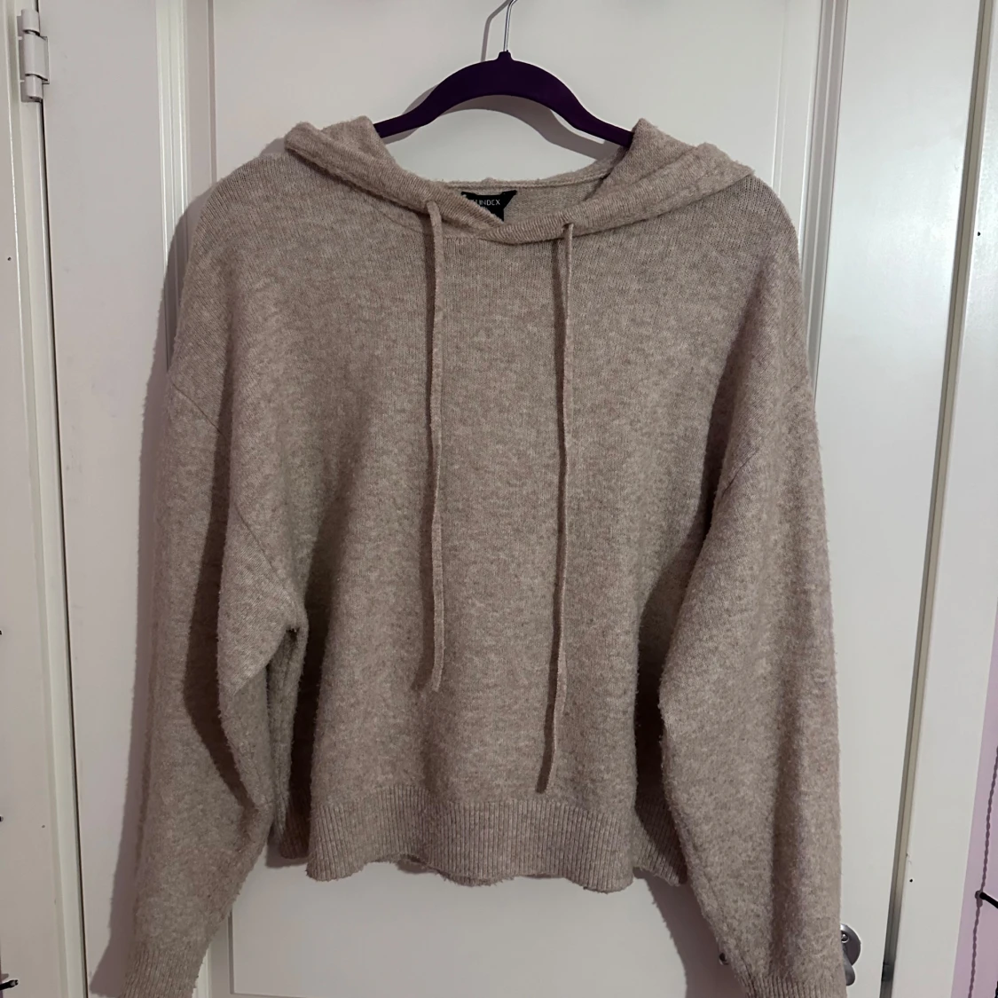 Beige hoodie ifrån Lindex - 1