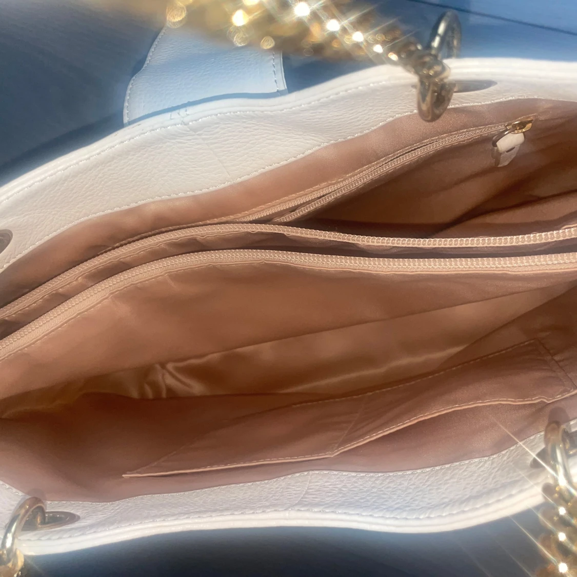 Vit axelväska med kedjedetaljer - 3