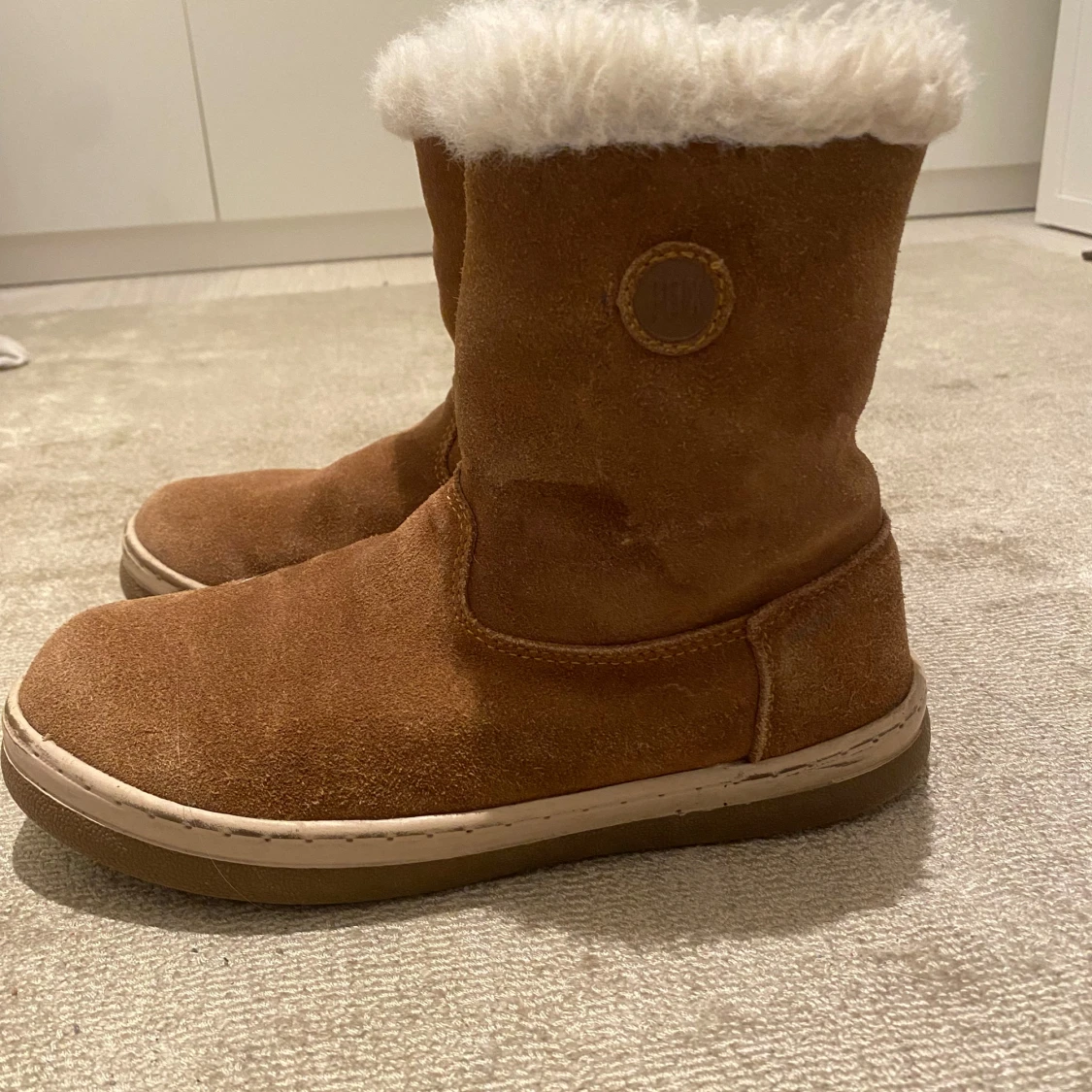 Bruna mockaboots liknande UGGS med fluff i!  - 1