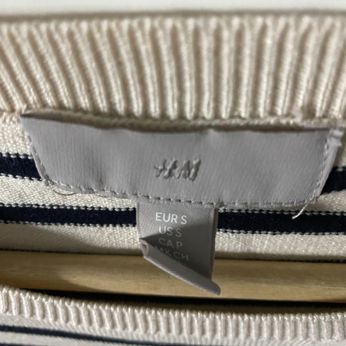 Randig kortärmad tröja från H&M - 1