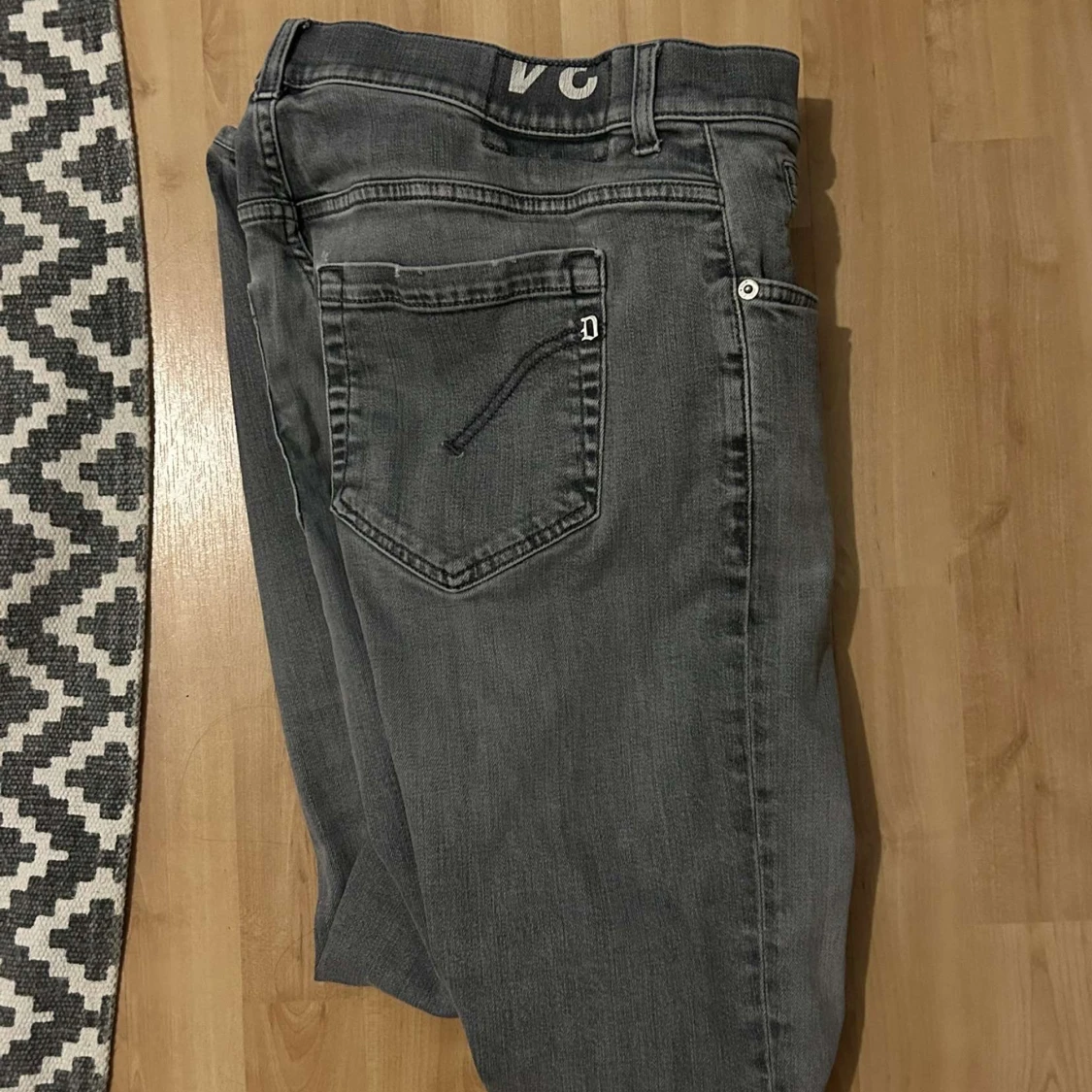 Grå jeans från Dondup - 2