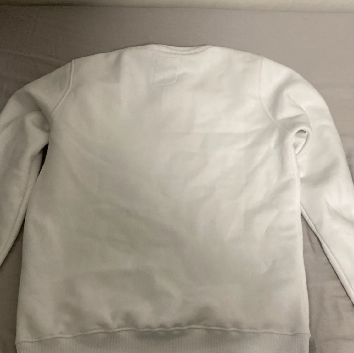 Vit sweatshirt från Alpha Industries - 1