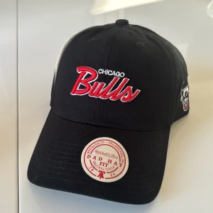 Mitchell & Ness Keps  - Nyskick. 