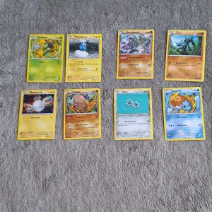 Jag säljer 13 st pokemon kort. 8 st är Basic. 4 är stage 1 och 1 är stage 2.