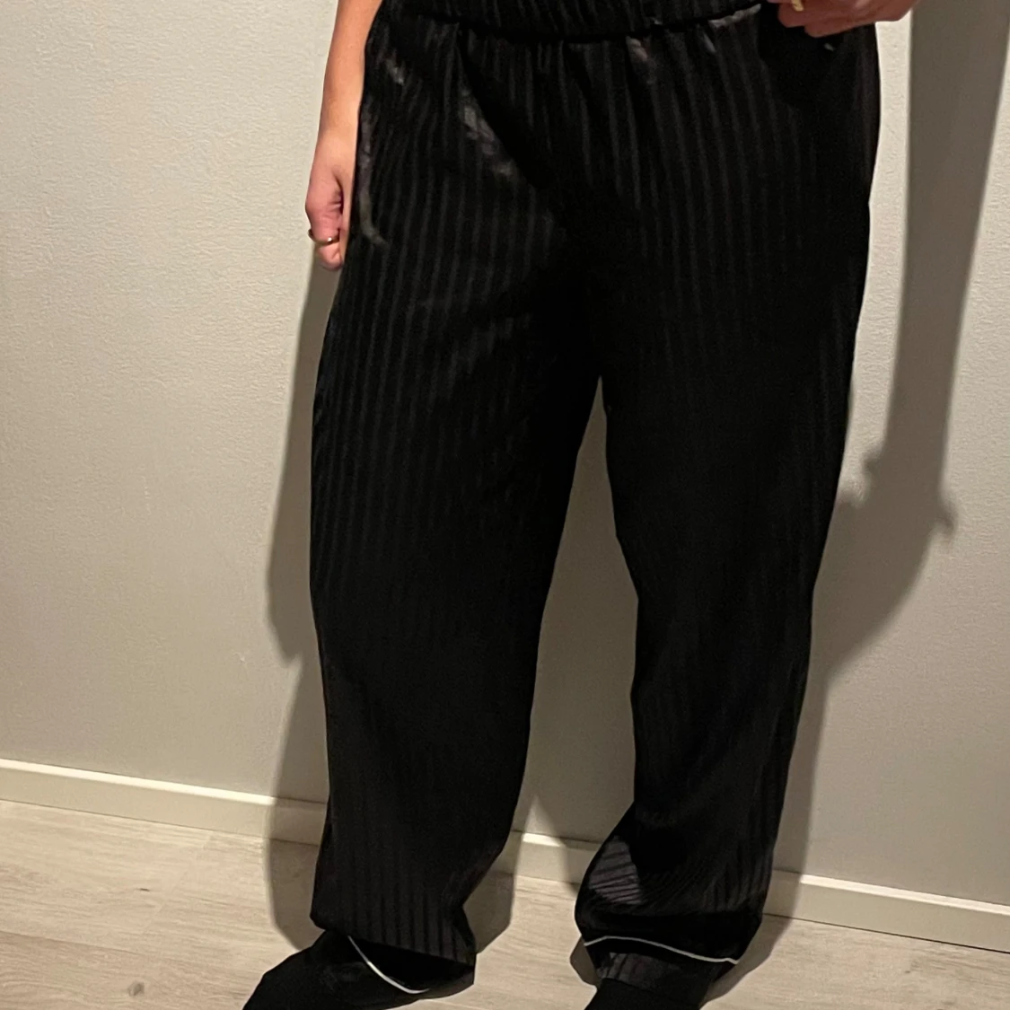 Svarta randiga byxor - 92