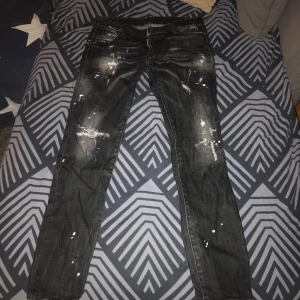 Dsquared 2 Jeans - Skick 10/10. Passar 170-177cm långa personer. Mvh Lmresell