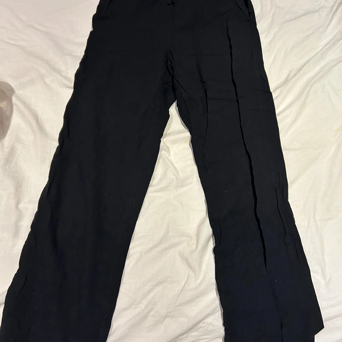 Svarta byxor med dragsko