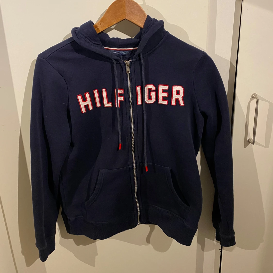 Mörkblå hoodie från Hilfiger