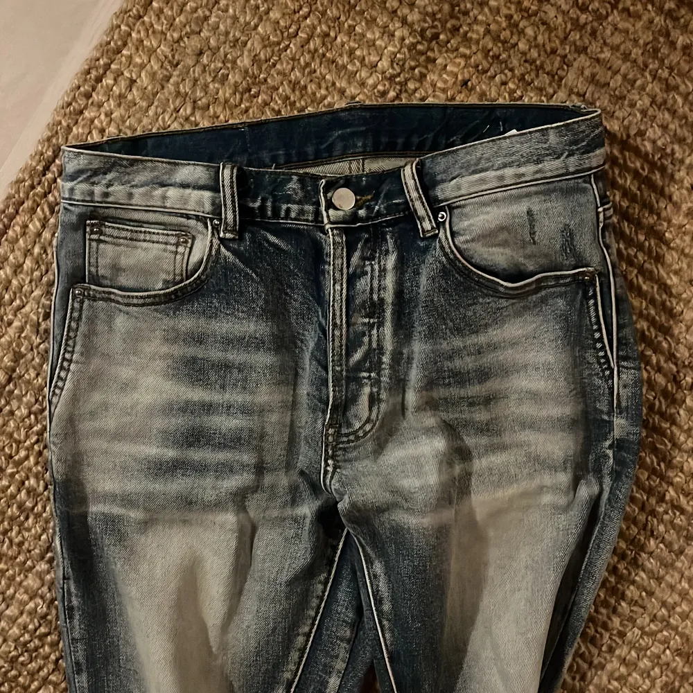 Har använt dom Max 3 gånger är i perfekt skick och skit snygga. Storleken är 30 30 som motsvarar xs eller s passar mig som har s. Jeans & Byxor.