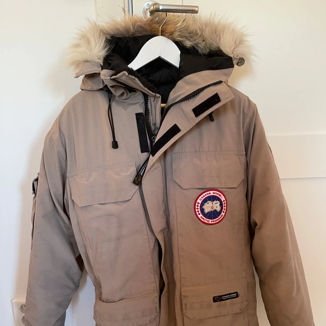 Beige vinterjacka från Canada Goose