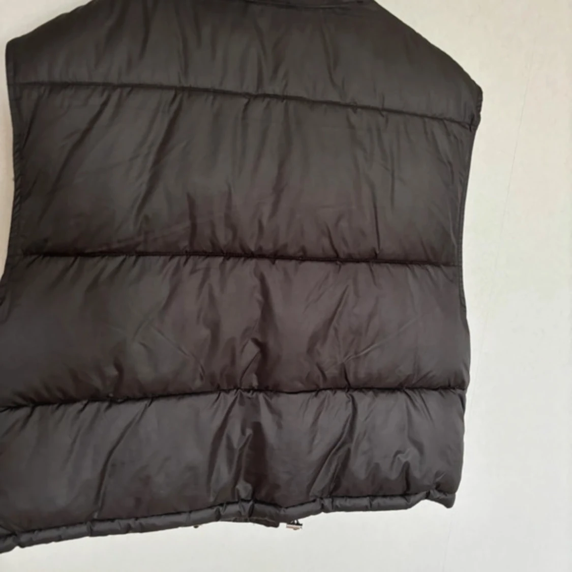 Svart dunväst med dragkedja - 90