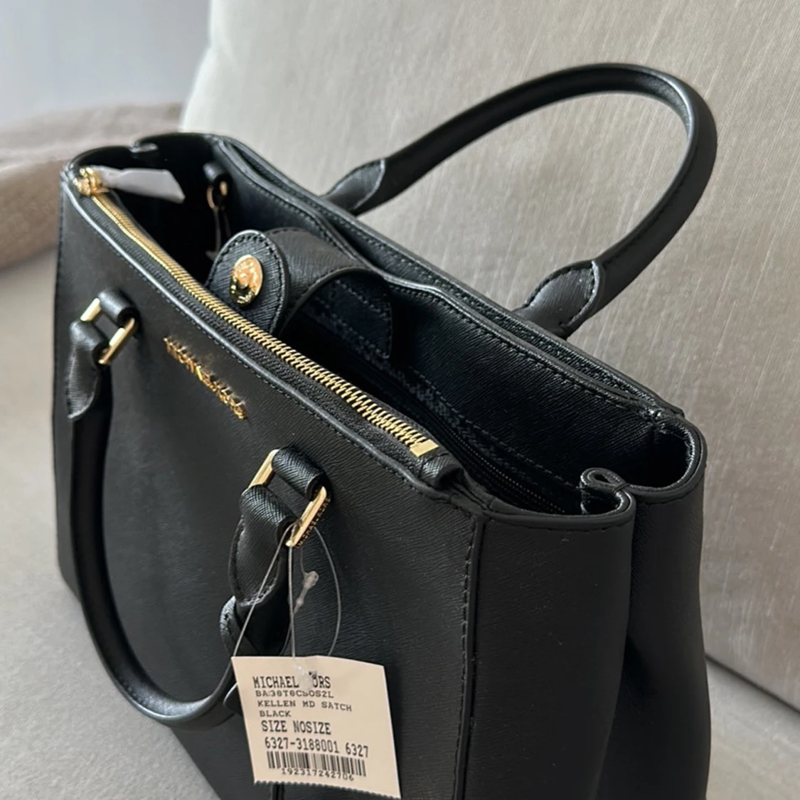 Svart handväska från Michael Kors - 1