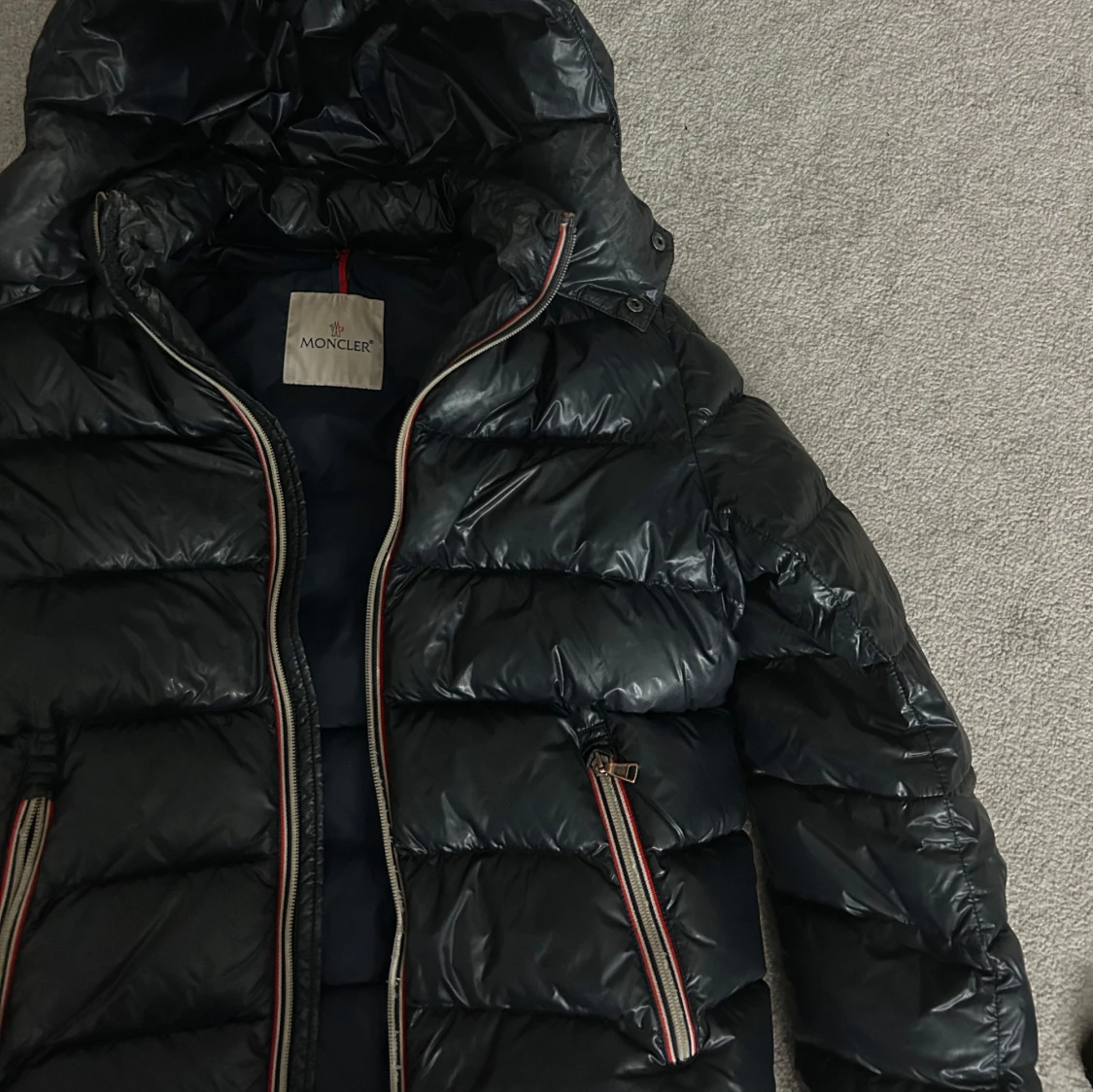 Svart/marinblå dunjacka från Moncler - 92