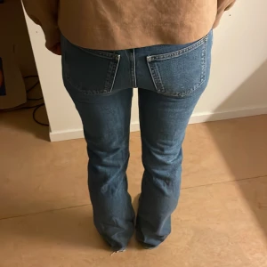 Lågmidjade jens - Låg midja de jeans från Gina en liten deftekt. Köpta för 649