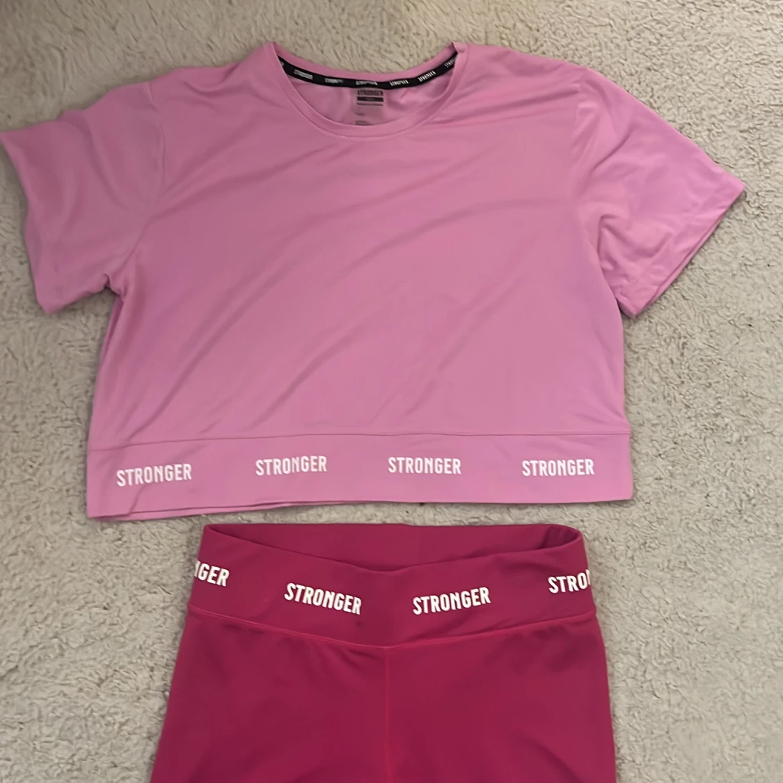 Rosa träningsset från Stronger🌸🏋🏼‍♀️ (priset inkluderar båda plaggen)