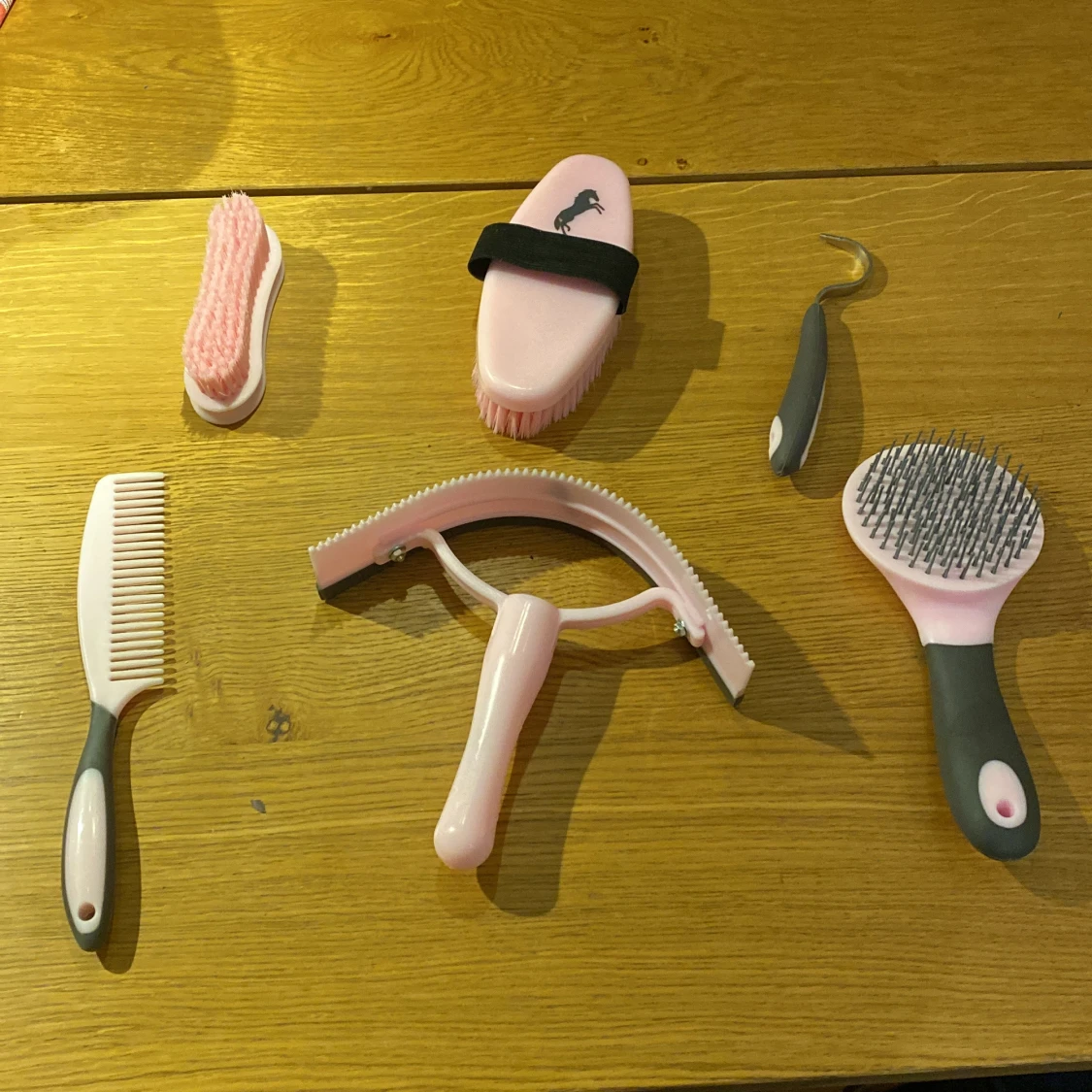 Grå och rosa väska med dragkedja