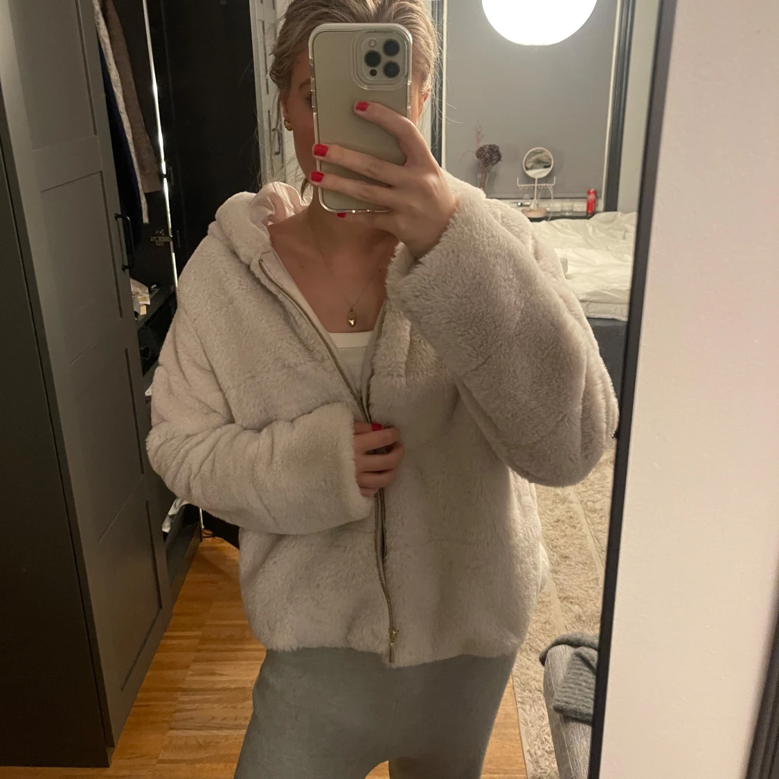 Beige teddyjacka med dragkedja - 90