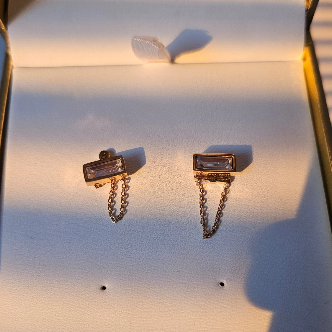 Mikael kors örhängen guld