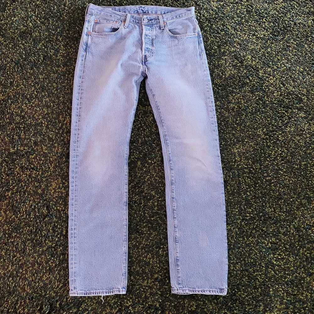 Bra skick, passar inte längre. Om du köper båda Levi Jenasen så kan du få bättre pris. Jeans & Byxor.