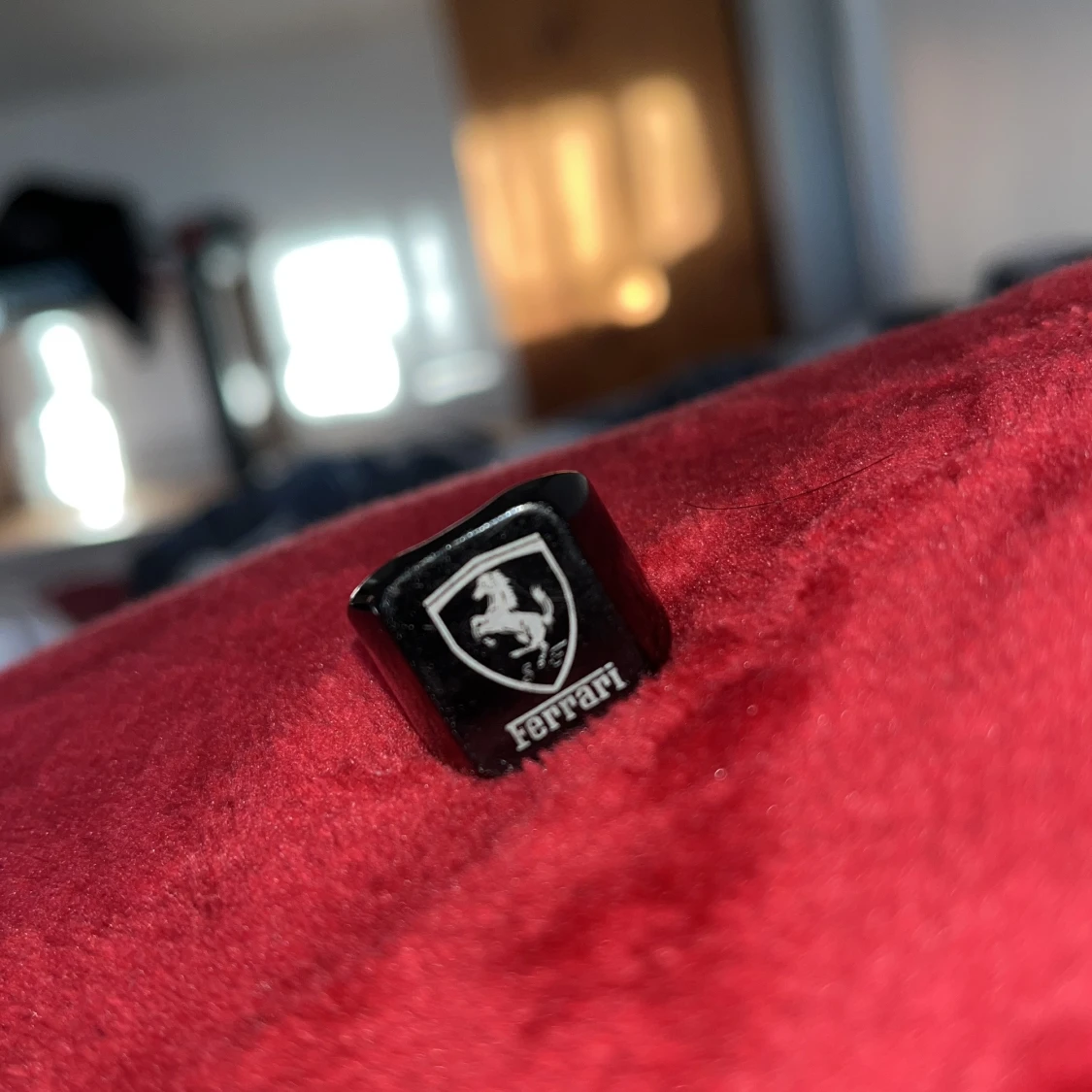 Svart ring med Ferrari-logga - 93