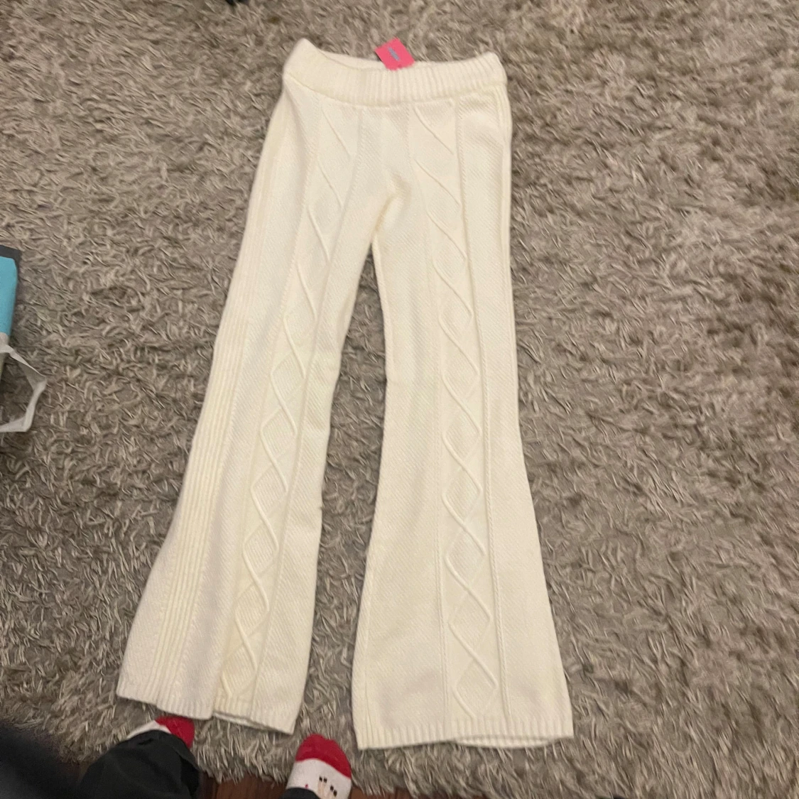 Vit stickad hoodie och byxor från Edikted - 92