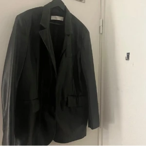 skinnimiterad kavaj - kavaj från berska, lite skrynklig för tillfället då den legat ihopvikt i garderoben