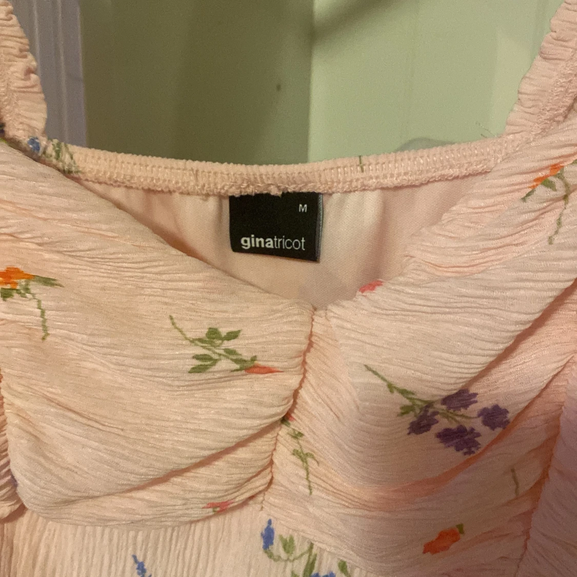 Blommig klänning från Gina Tricot - 90