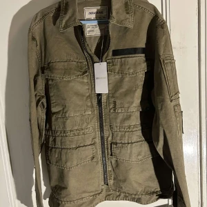 Zadig Voltaire jacka - Tja, säljer nu denna helt nya Zadig Voltaire jackan med tags kvar. Nypris≈ 4000 mitt pris 1199. Pris kan diskuteras och tveka inte på att höra av er vid funderingar. Byten är intressant. Allt gott. MVH